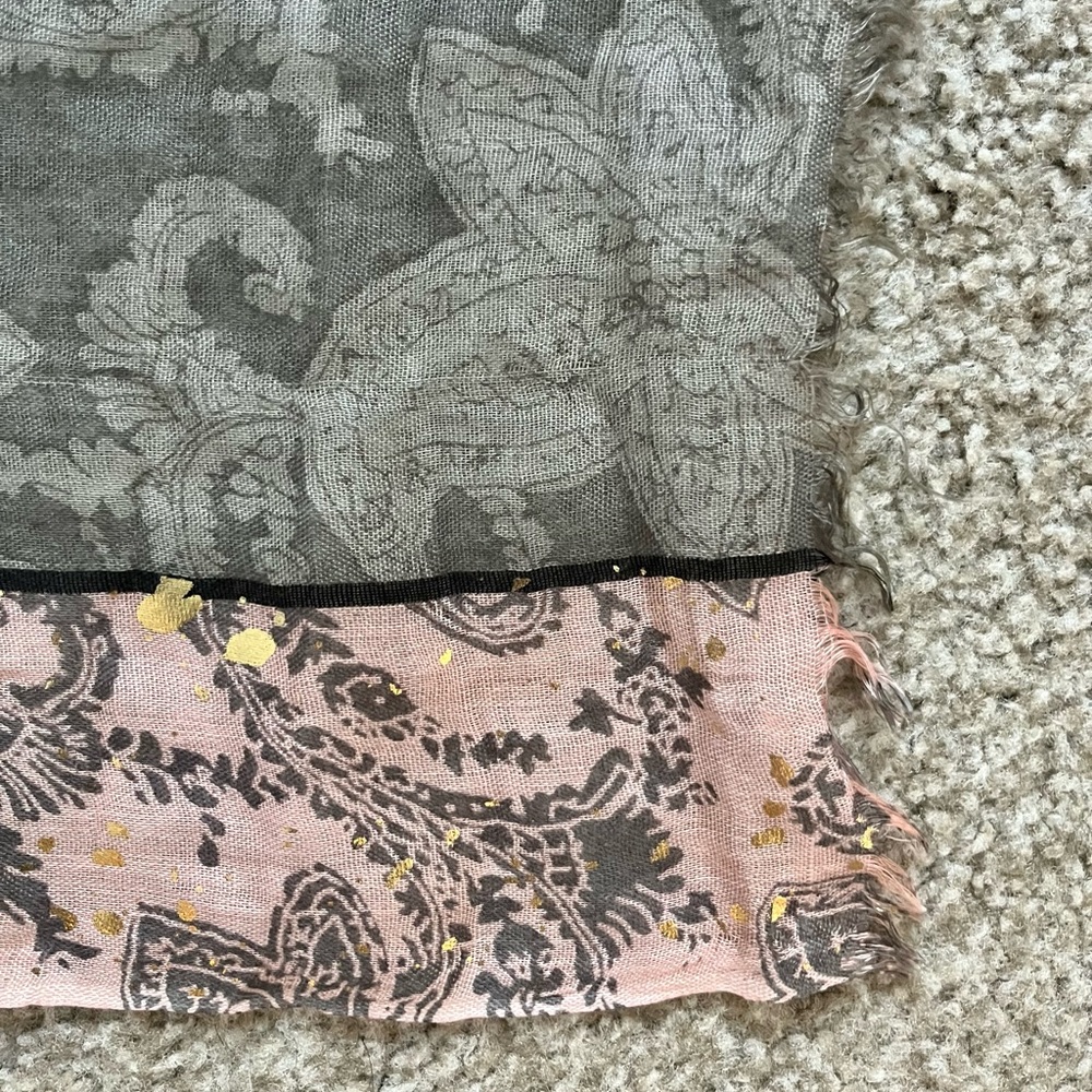 EUC World Market Scarf 🧣 - Picture 2 of 2